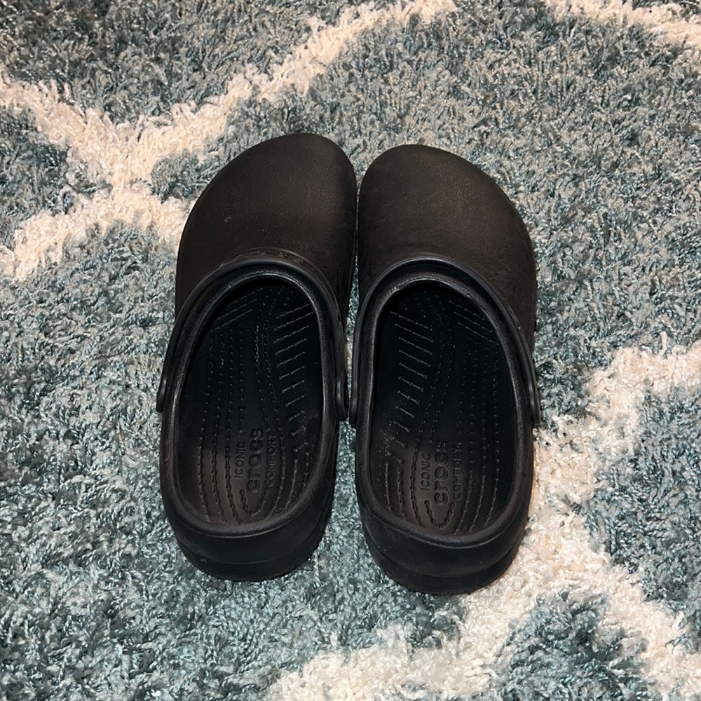 Black Crocs in good condition. Men’s size 10 or women’s size 12.